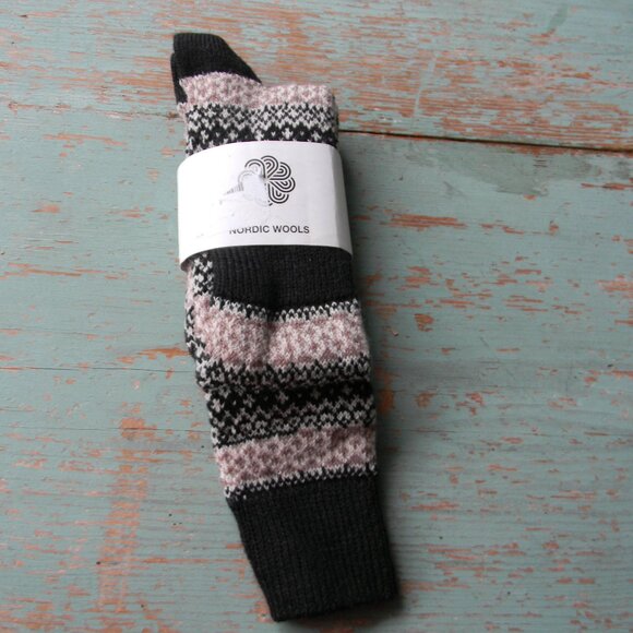 NEW NORDIC WOOLS MERINO WOOL BLEND FAIR ISLE BLACK/TAN SOCKS SZ L - Picture 1 of 3